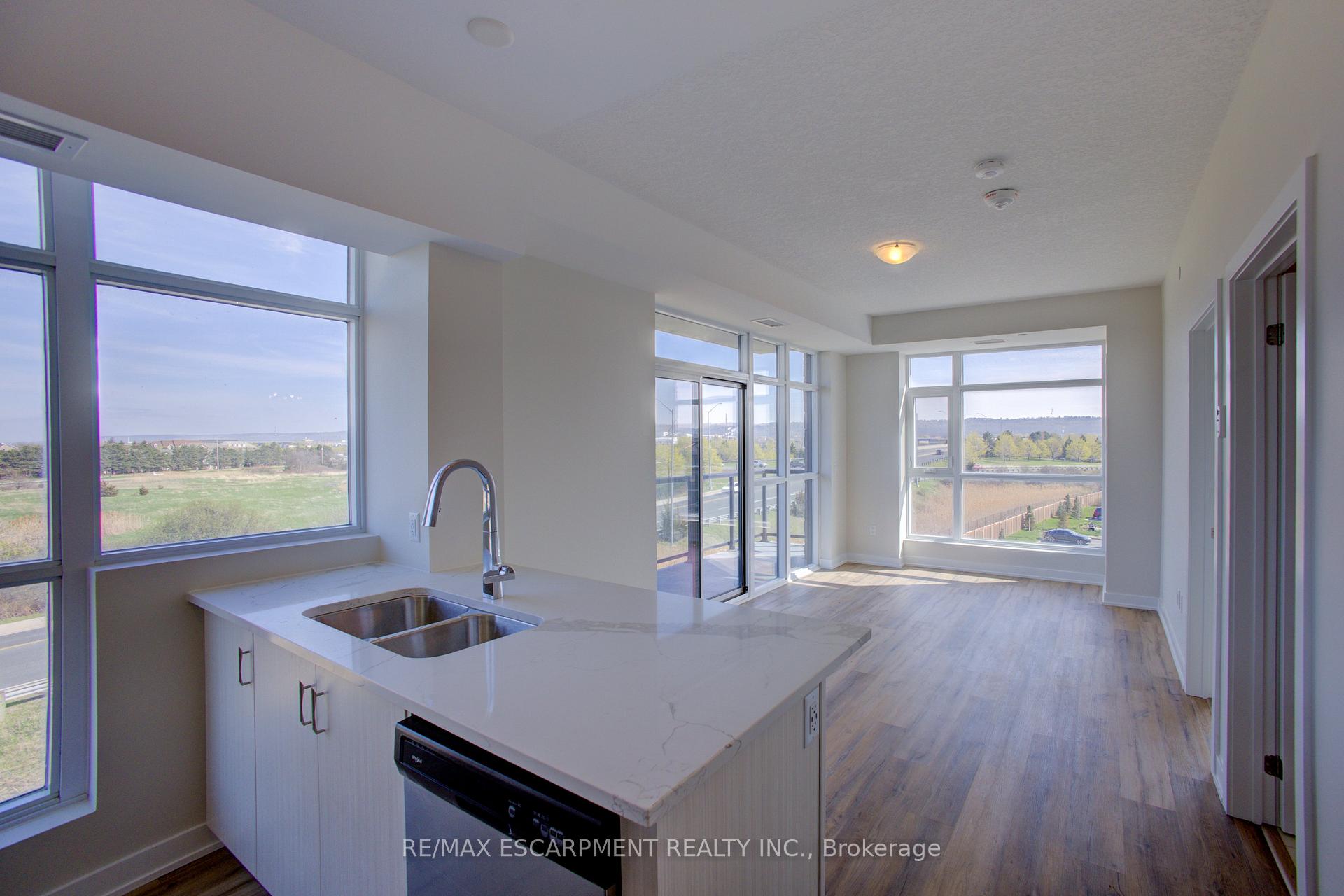 Photo 9 of Unit 421, 600 North Service Road, Hamilton, Stoney Creek — HOMEH