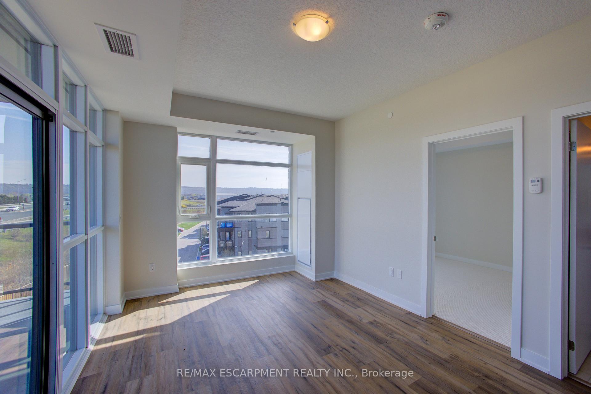 Photo 13 of Unit 421, 600 North Service Road, Hamilton, Stoney Creek — HOMEH