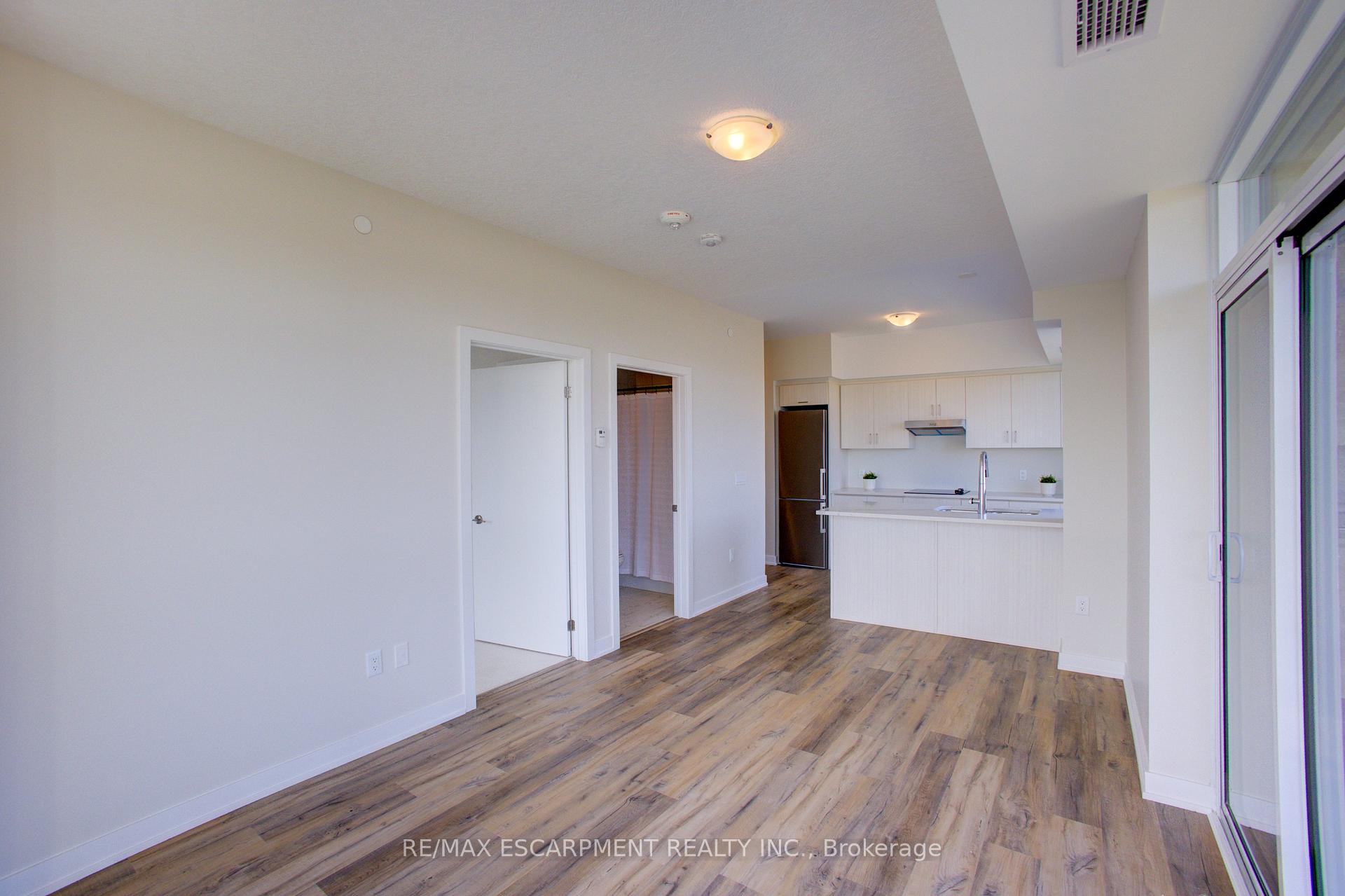 Photo 12 of Unit 421, 600 North Service Road, Hamilton, Stoney Creek — HOMEH