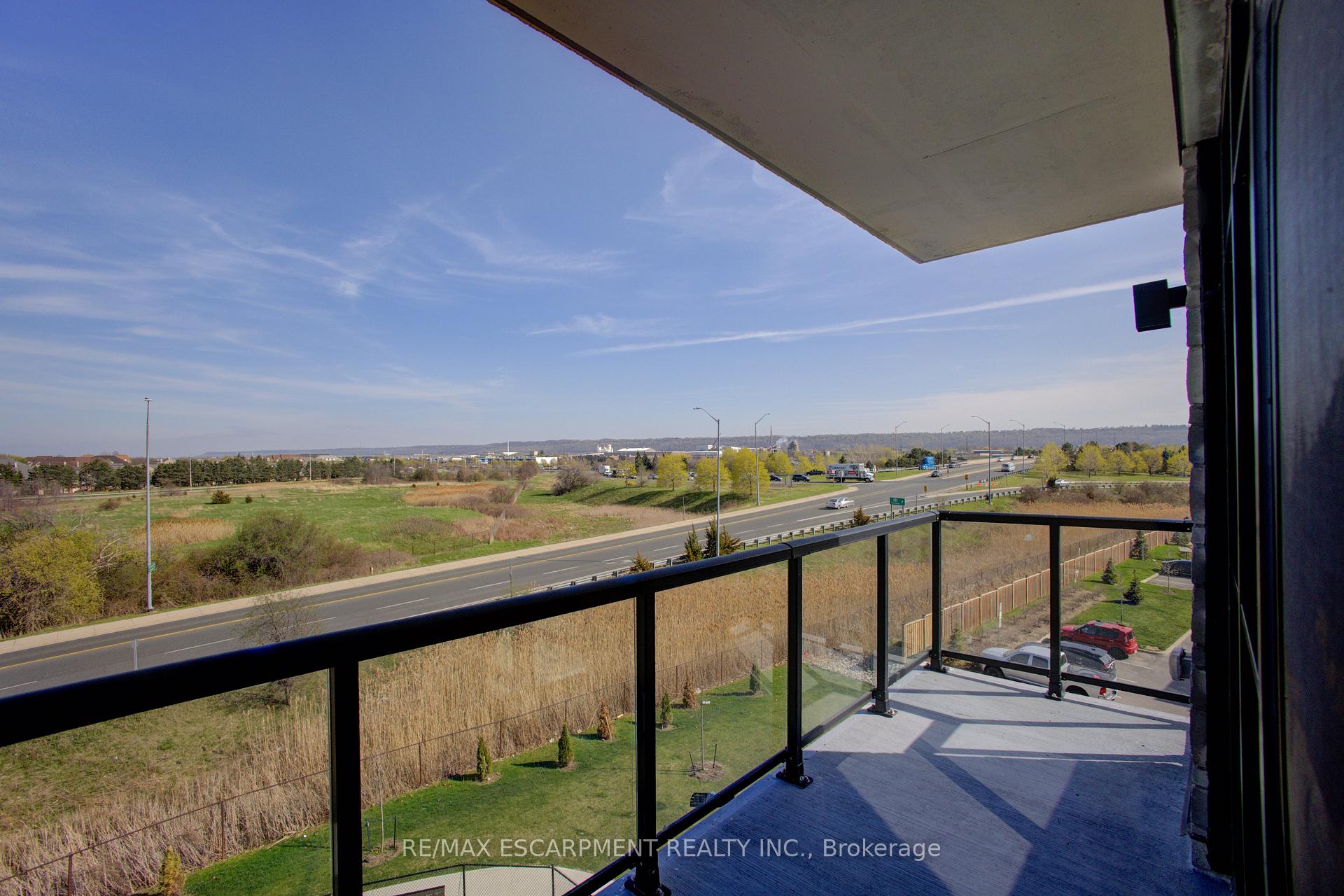 Photo 17 of Unit 421, 600 North Service Road, Hamilton, Stoney Creek — HOMEH
