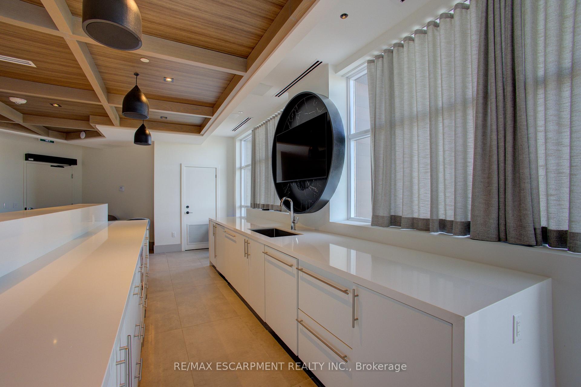 Photo 32 of Unit 421, 600 North Service Road, Hamilton, Stoney Creek — HOMEH