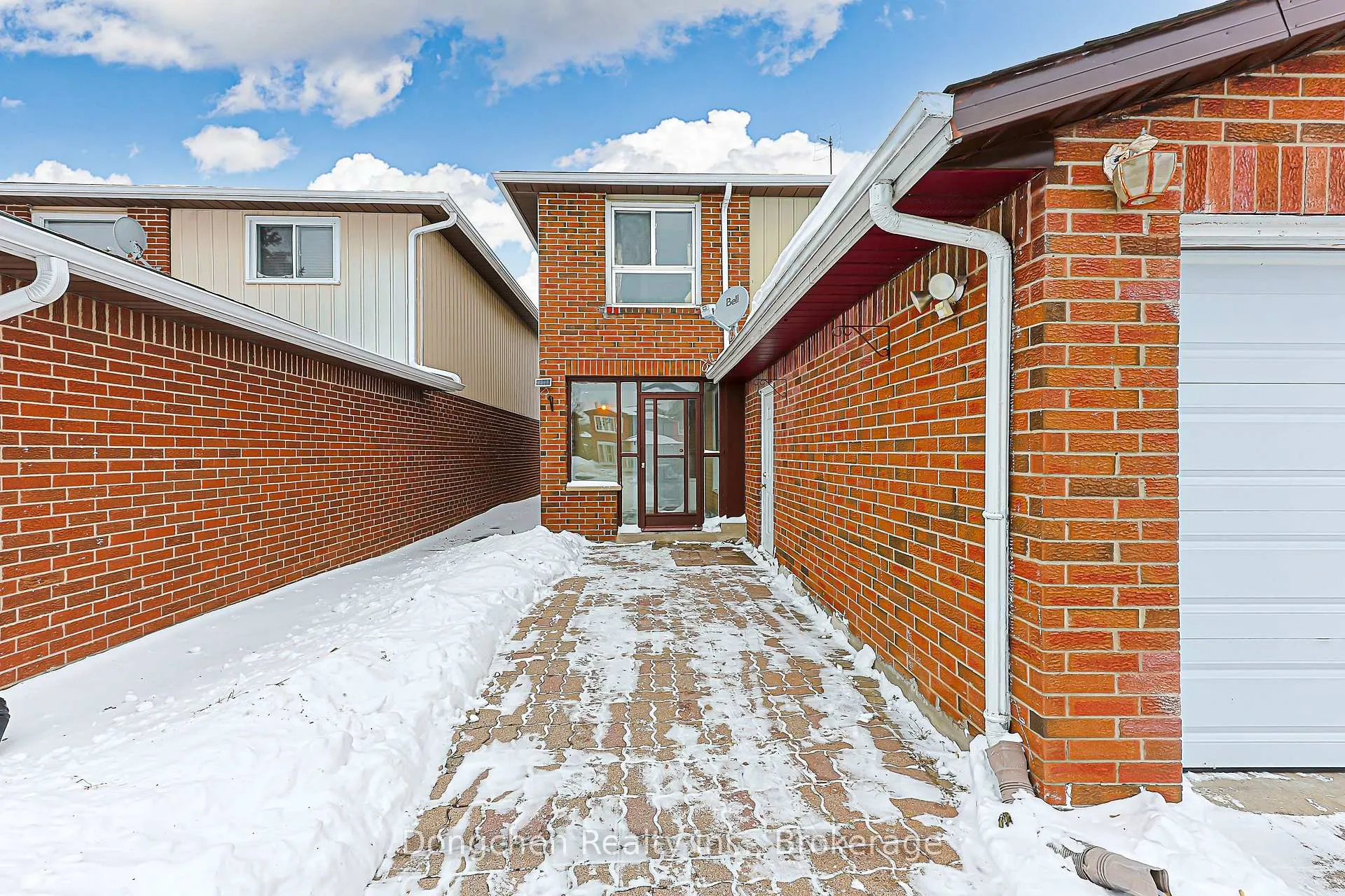 Photo 2 of 152 Risebrough Circuit, Markham, Milliken Mills West — HOMEH