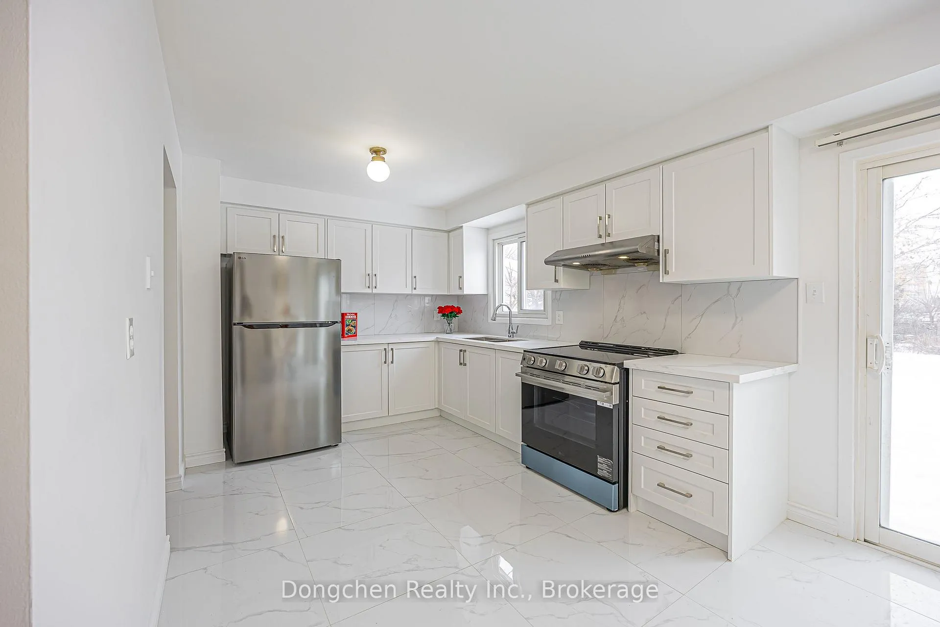 Photo 14 of 152 Risebrough Circuit, Markham, Milliken Mills West — HOMEH