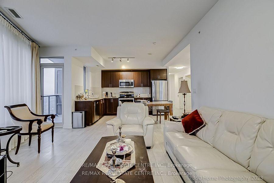 Photo 10 of Unit LPH307, 7171 Yonge Street, Markham, Thornhill — HOMEH