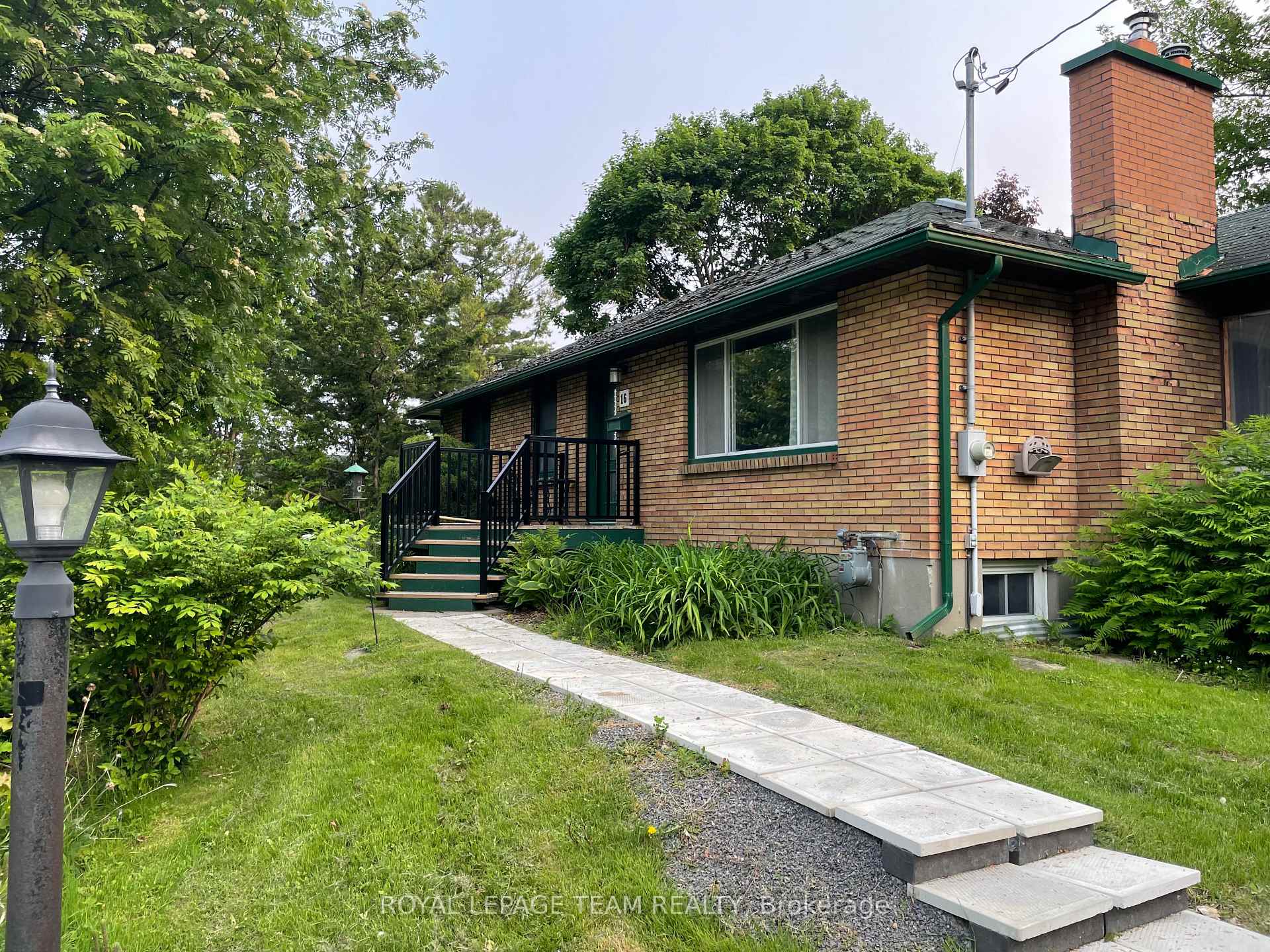 Photo 1 of 16 Brook Lane, Ottawa, Meadowlands/Crestview — HOMEH