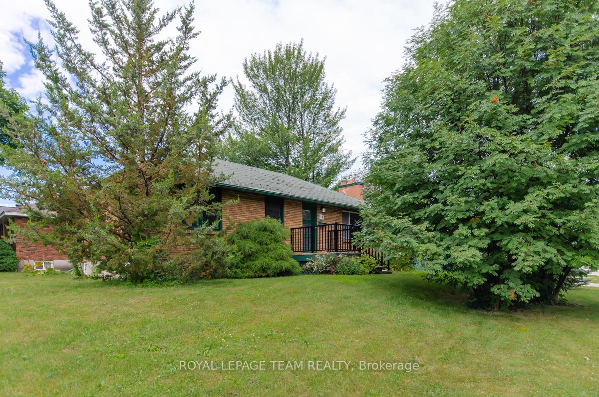 Photo 2 of 16 Brook Lane, Ottawa, Meadowlands/Crestview — HOMEH