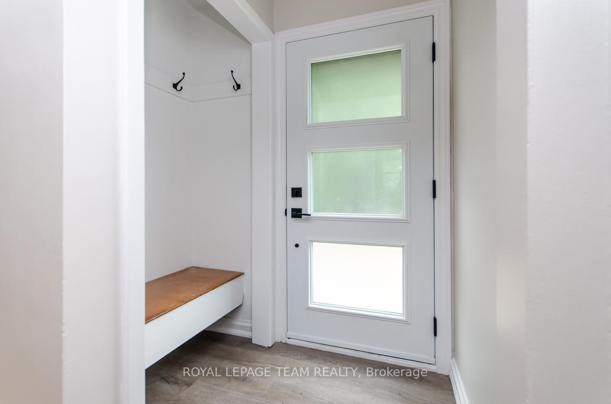 Photo 5 of 16 Brook Lane, Ottawa, Meadowlands/Crestview — HOMEH