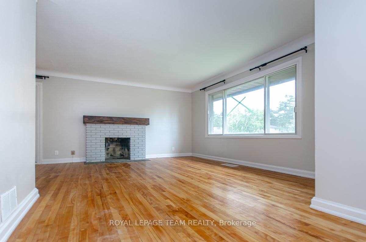 Photo 6 of 16 Brook Lane, Ottawa, Meadowlands/Crestview — HOMEH