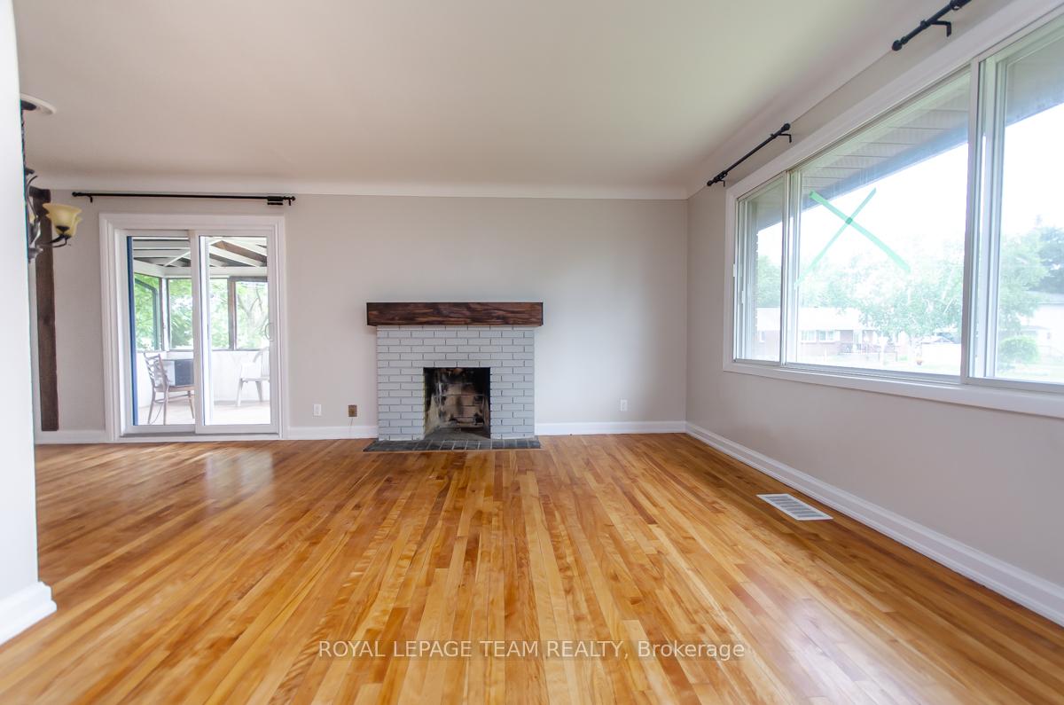 Photo 7 of 16 Brook Lane, Ottawa, Meadowlands/Crestview — HOMEH