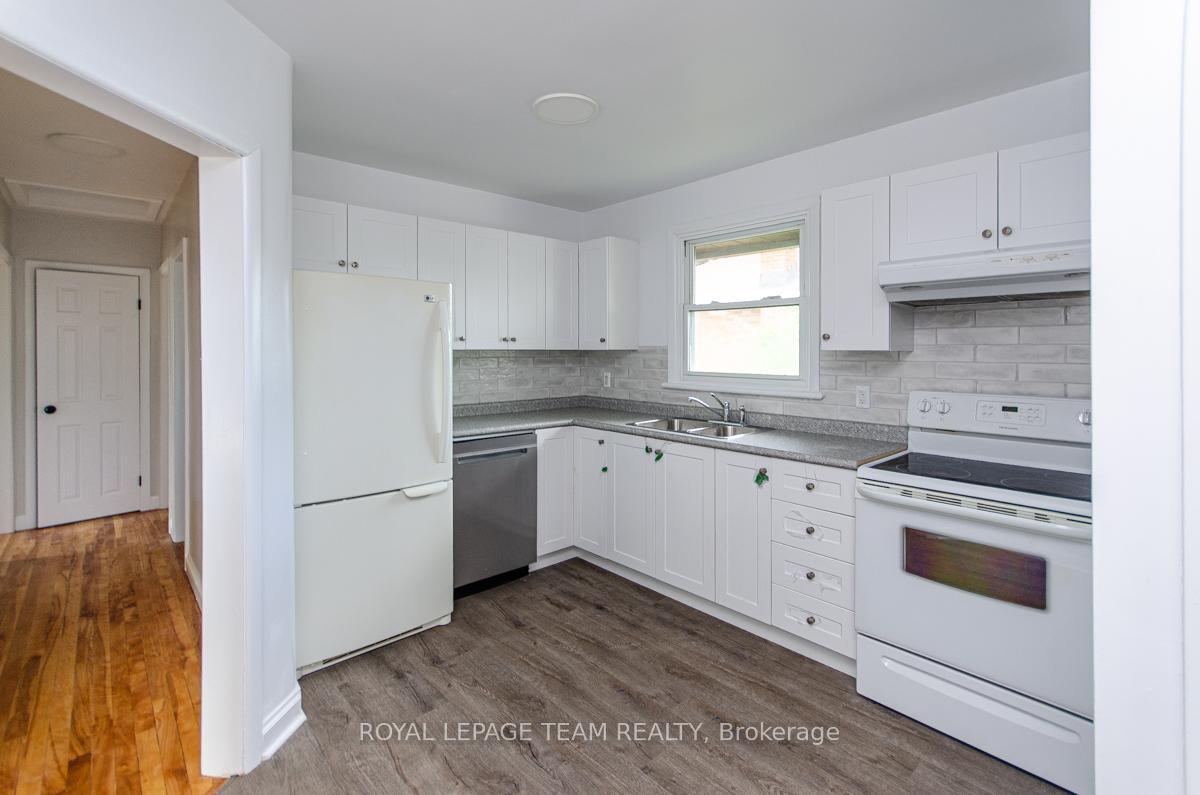 Photo 9 of 16 Brook Lane, Ottawa, Meadowlands/Crestview — HOMEH