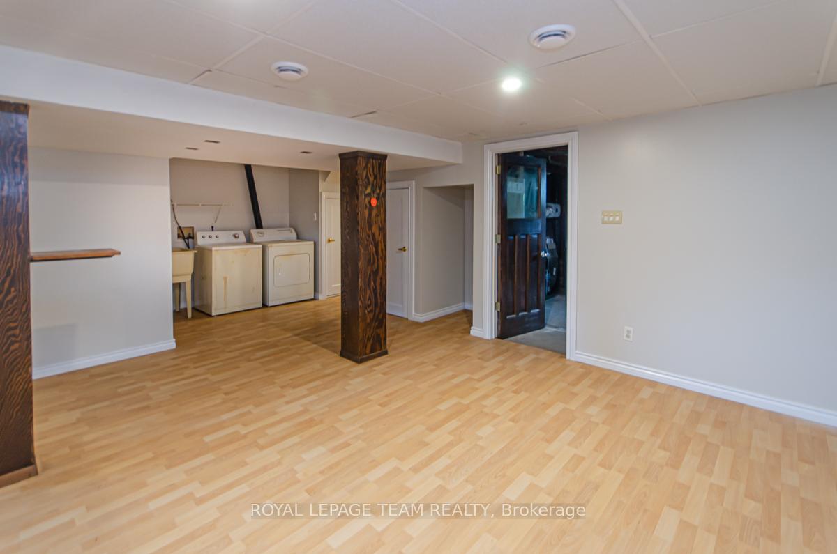 Photo 16 of 16 Brook Lane, Ottawa, Meadowlands/Crestview — HOMEH