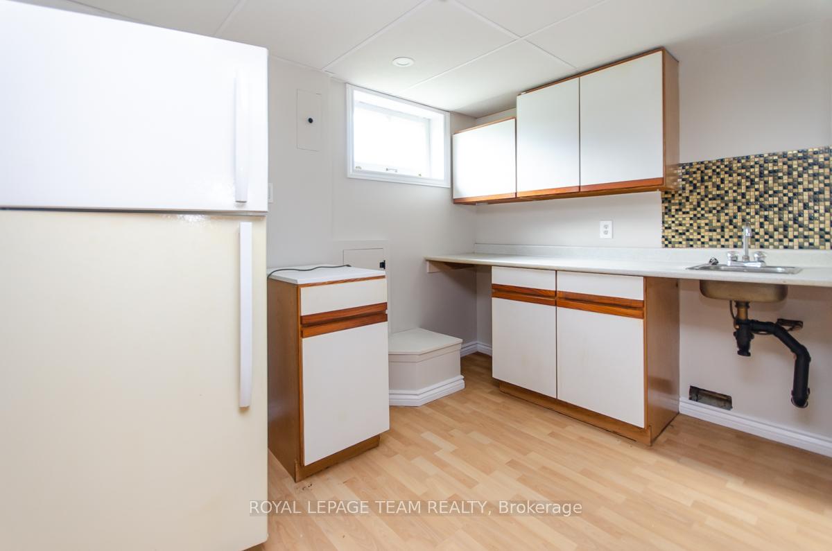 Photo 17 of 16 Brook Lane, Ottawa, Meadowlands/Crestview — HOMEH