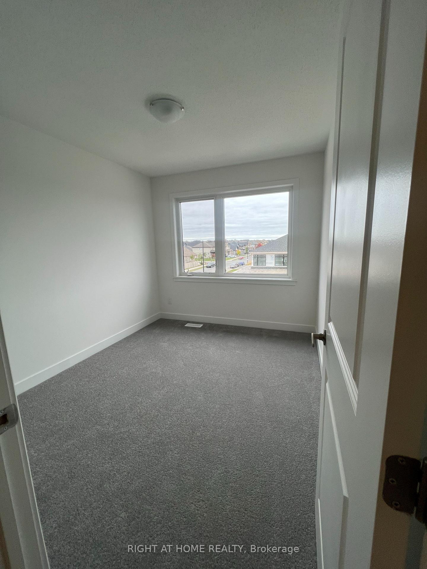 Photo 11 of 133 Lemon Leaf Lane, Ottawa, Leitrim — HOMEH