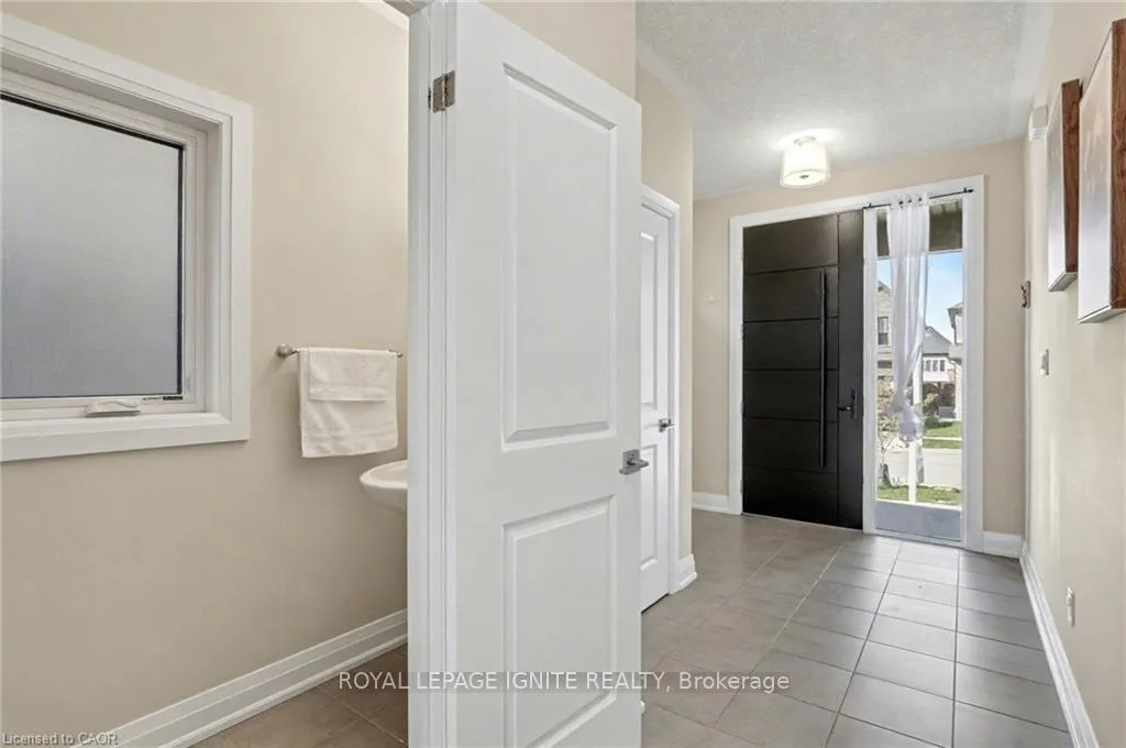 Photo 4 of 156 Ridgemount Street, Kitchener — HOMEH