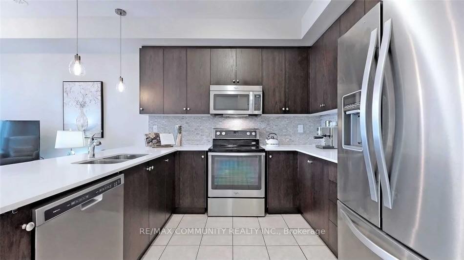 Photo 6 of Unit 5, 125 Kayla Crescent, Vaughan, Maple — HOMEH