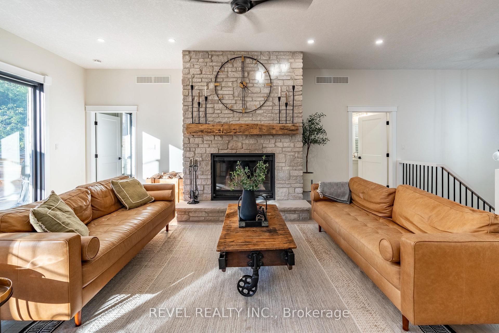 Photo 11 of 7404 Wellington Road, Mapleton, Rural Mapleton — HOMEH