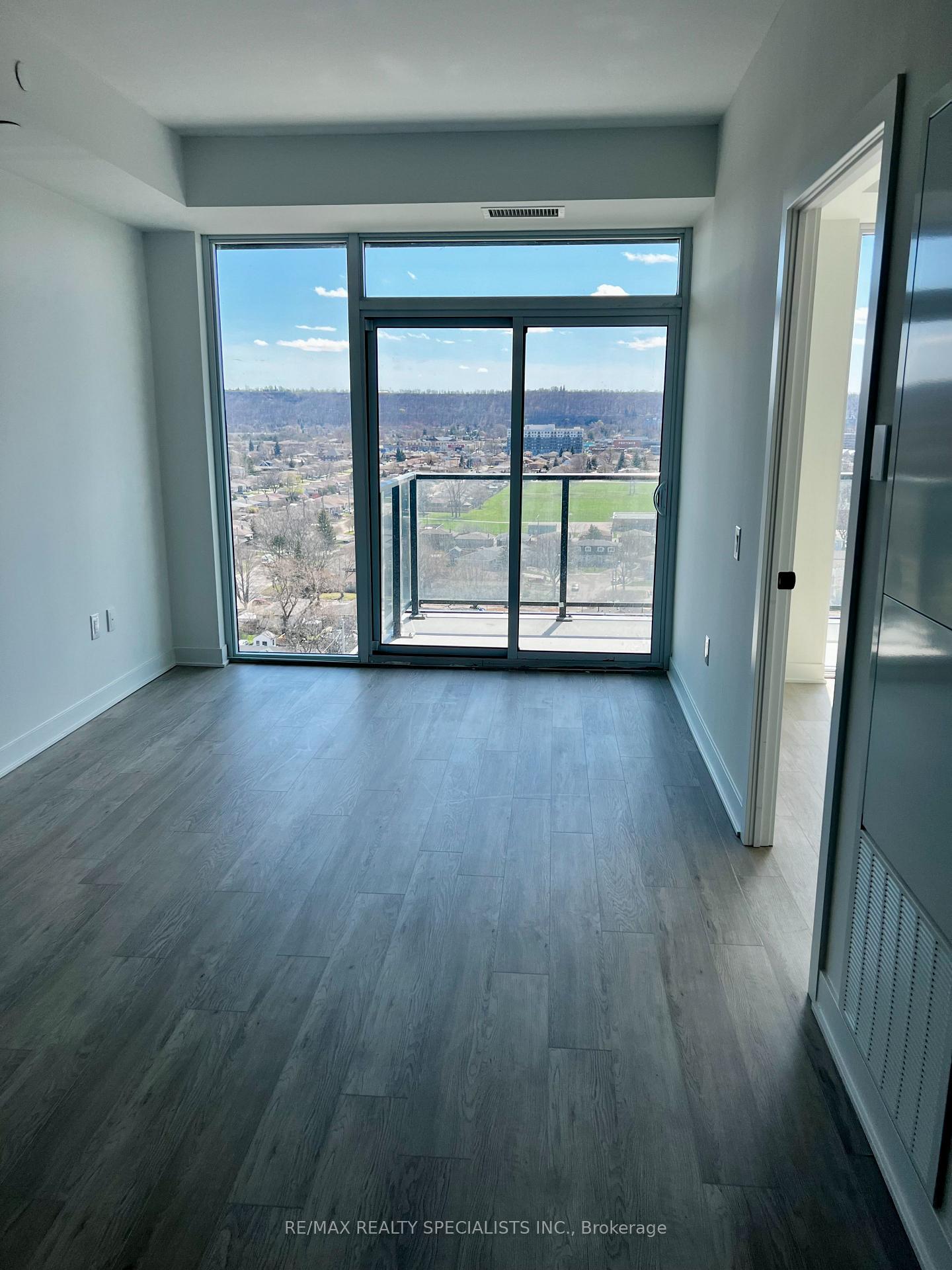 Photo 9 of Unit 1320, 2782 Barton Street E, Hamilton, Riverdale — HOMEH