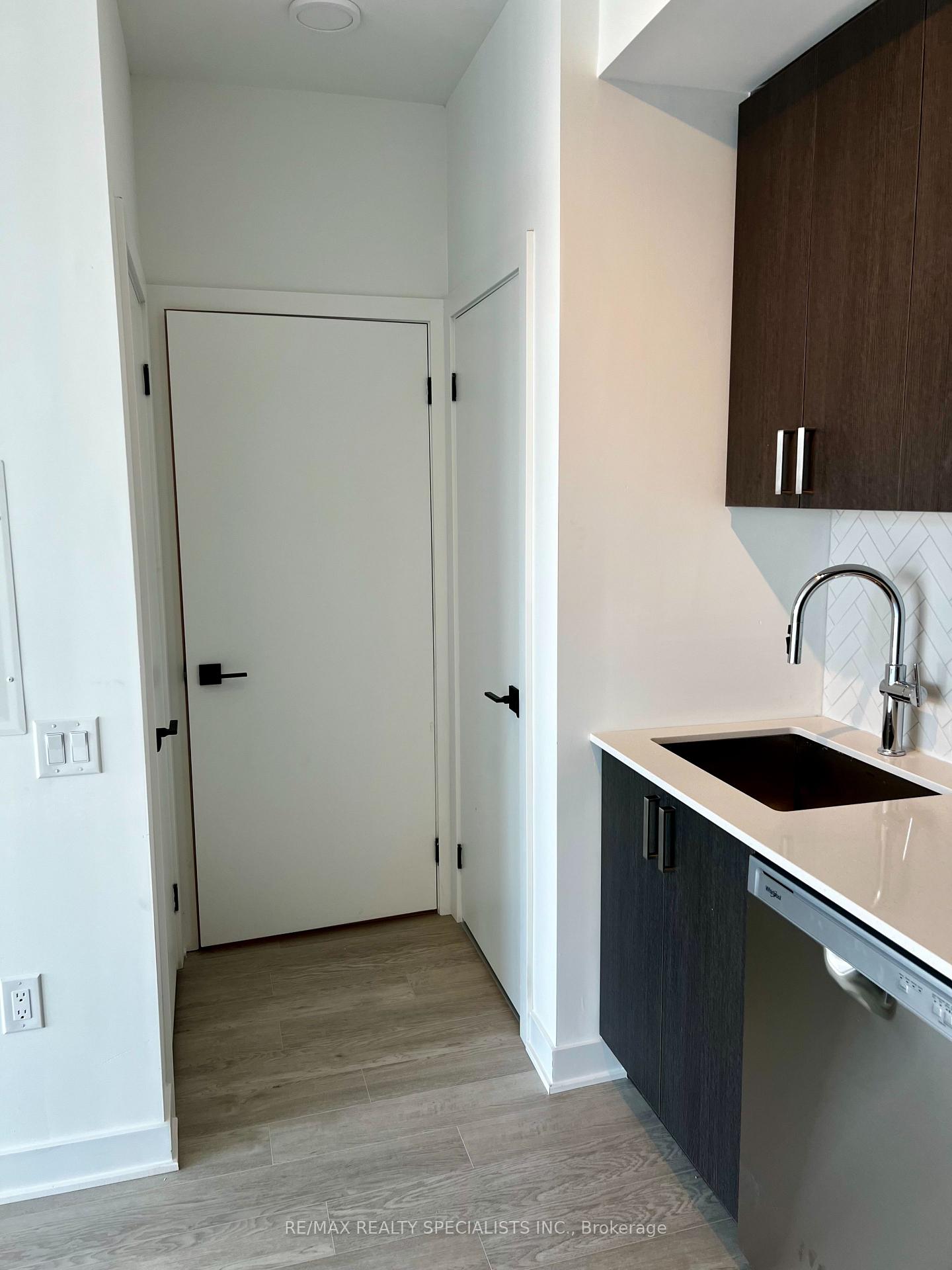 Photo 10 of Unit 1320, 2782 Barton Street E, Hamilton, Riverdale — HOMEH