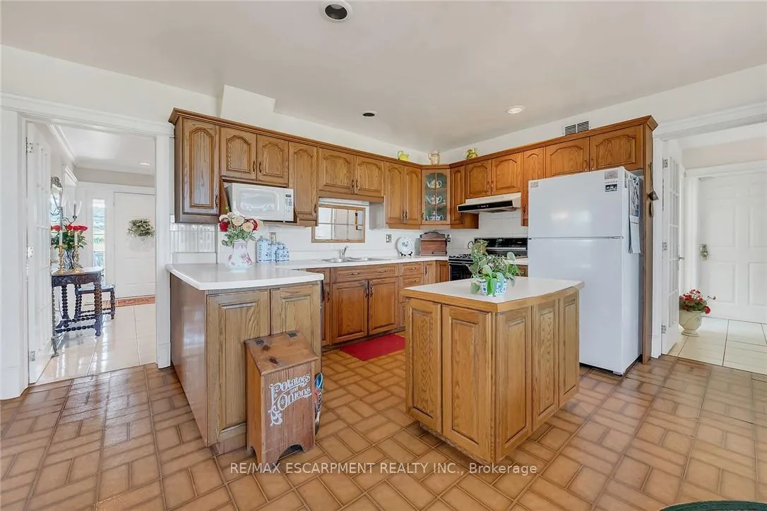 Photo 15 of 5581 King Street, Lincoln, Beamsville — HOMEH