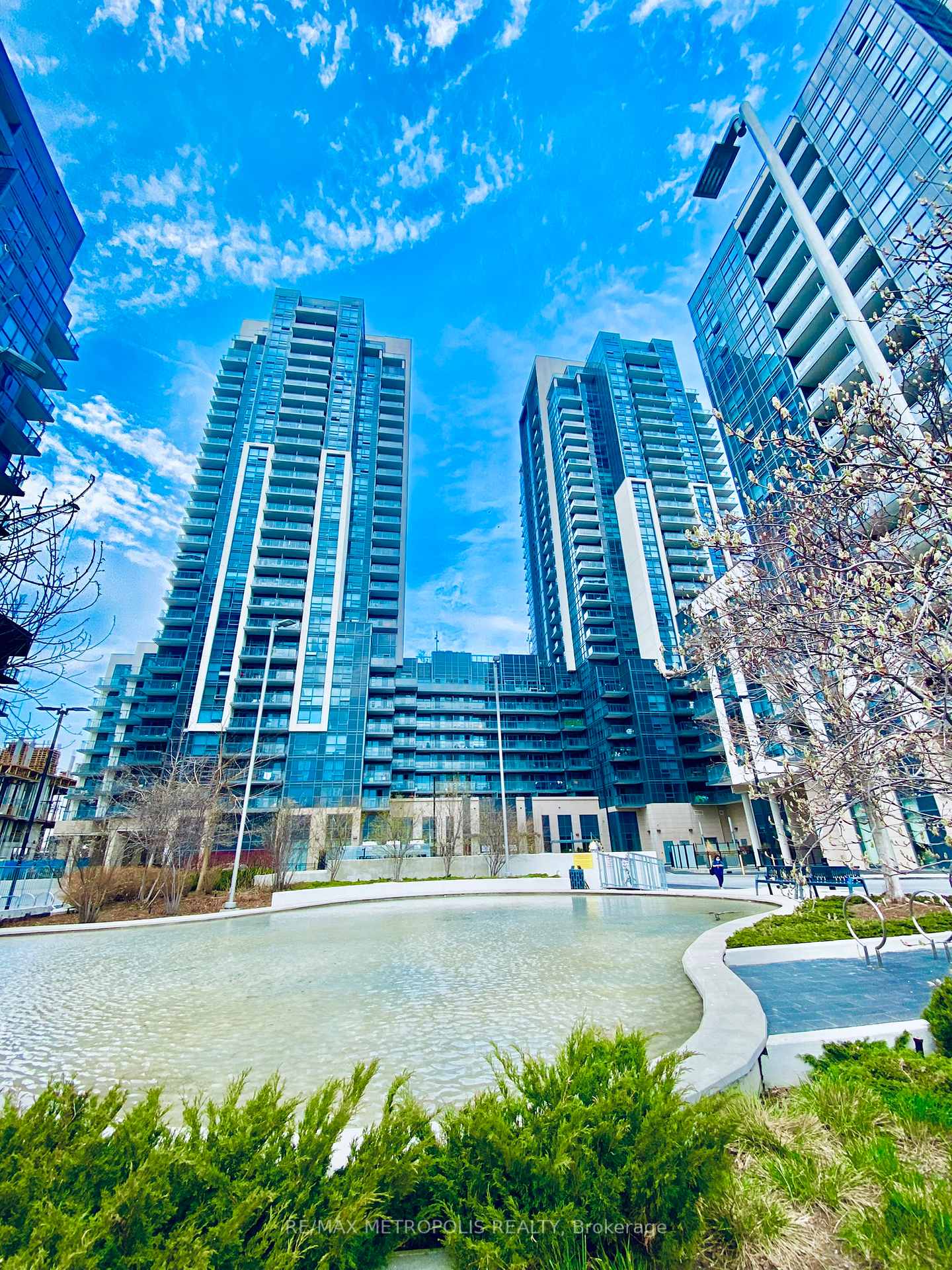 Front of Unit 835, 20 Meadowglen Place
