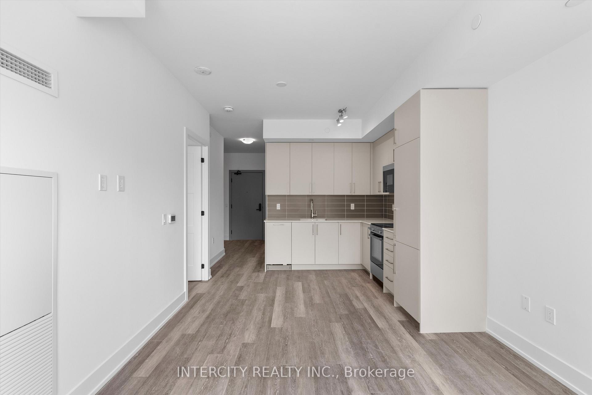 Photo 7 of Unit 252, 2075 King Road, King, King City — HOMEH
