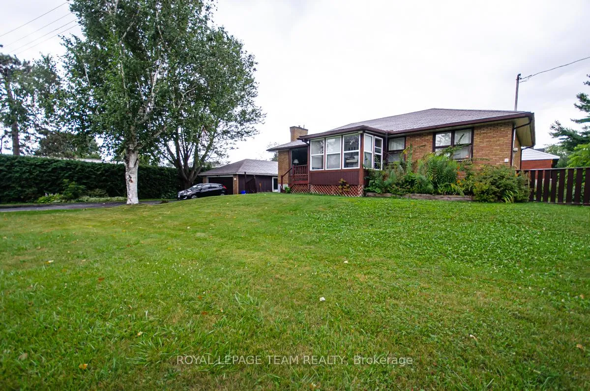 Photo 1 of 20 Brook Lane, Ottawa, Meadowlands/Crestview — HOMEH