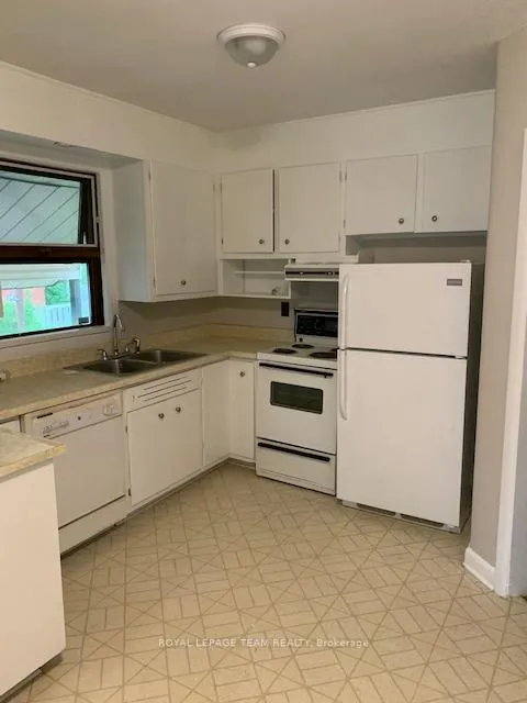 Photo 4 of 20 Brook Lane, Ottawa, Meadowlands/Crestview — HOMEH
