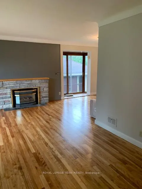Photo 6 of 20 Brook Lane, Ottawa, Meadowlands/Crestview — HOMEH