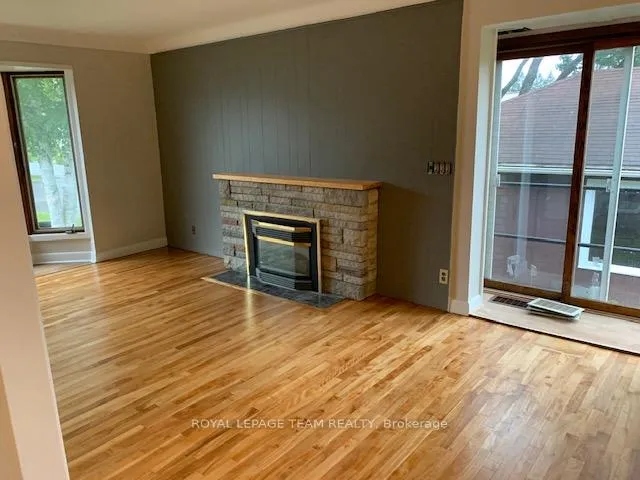 Photo 7 of 20 Brook Lane, Ottawa, Meadowlands/Crestview — HOMEH