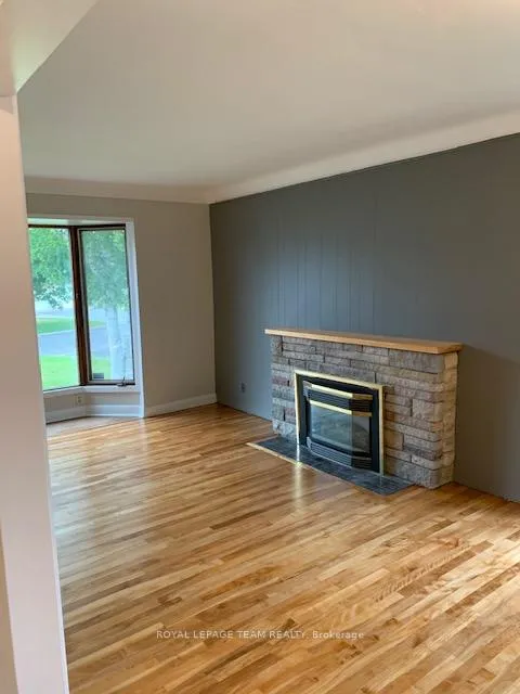 Photo 8 of 20 Brook Lane, Ottawa, Meadowlands/Crestview — HOMEH