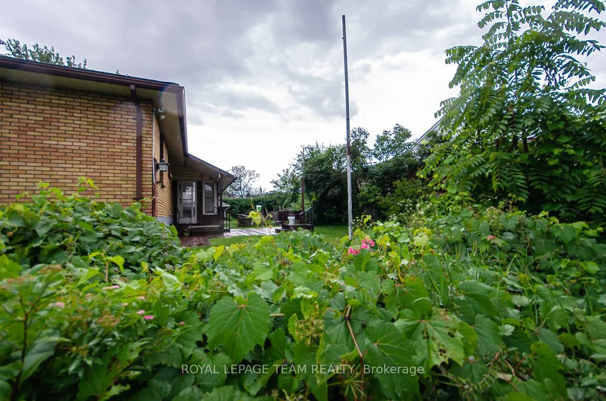 Photo 16 of 20 Brook Lane, Ottawa, Meadowlands/Crestview — HOMEH