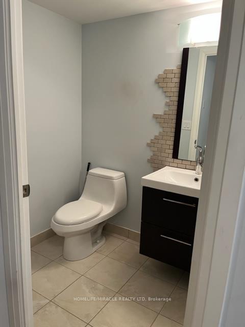 Photo 3 of Unit 407, 20 North Park Road, Vaughan, Beverley Glen — HOMEH