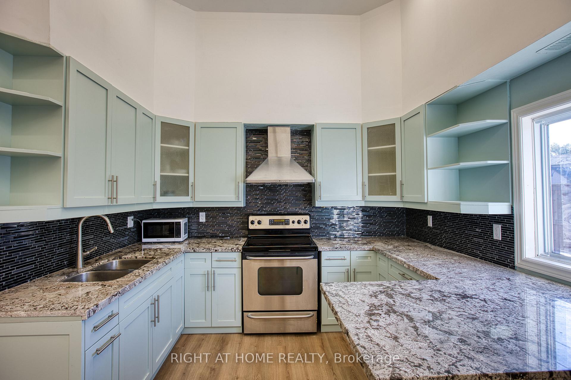 Photo 7 of 85R Robins Avenue, Hamilton, Crown Point — HOMEH