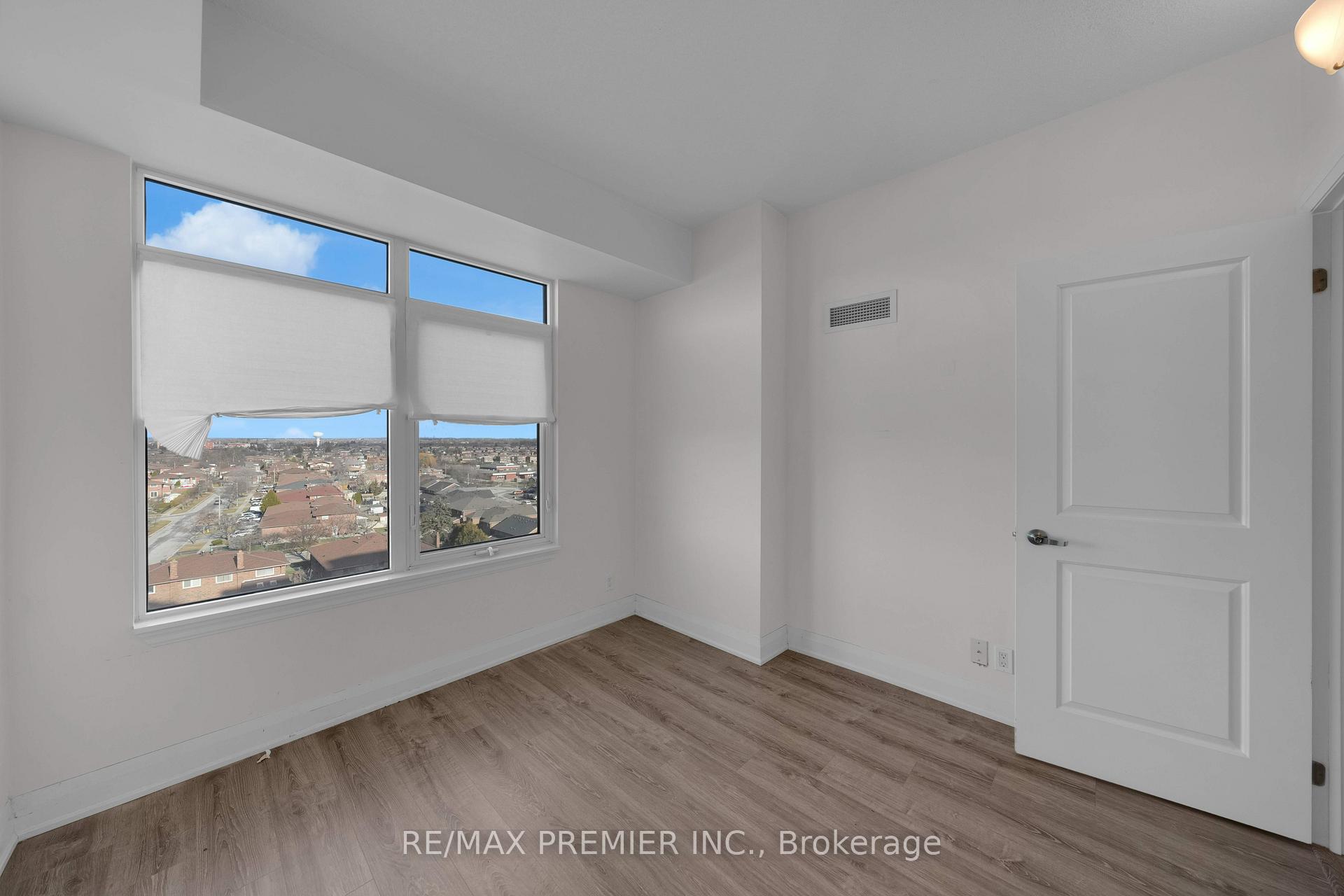 Photo 18 of Unit 821, 12 Woodstream Boulevard, Vaughan, Vaughan Grove — HOMEH