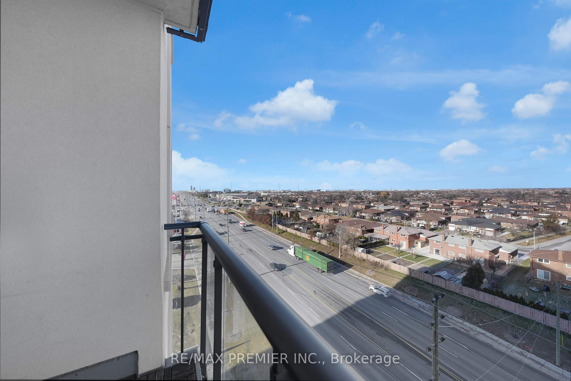 Photo 26 of Unit 821, 12 Woodstream Boulevard, Vaughan, Vaughan Grove — HOMEH
