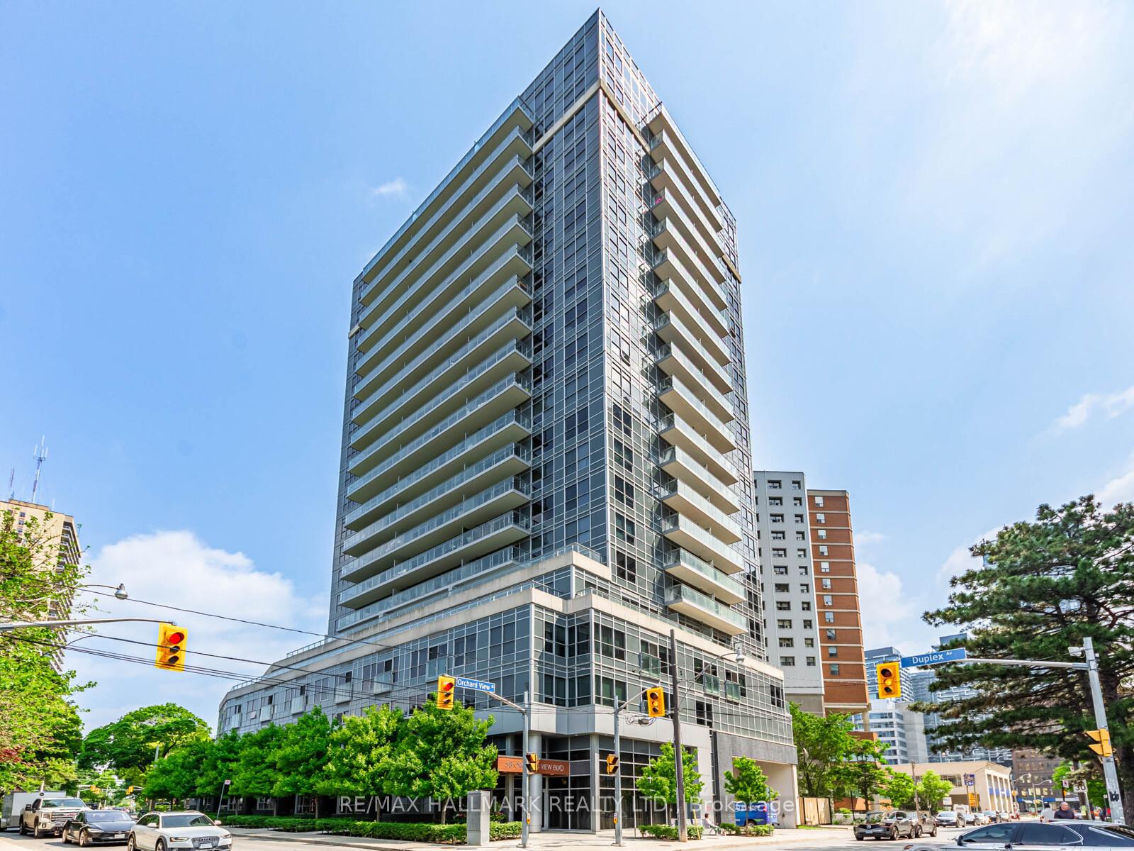 Front of Unit 1702, 58 Orchard View Boulevard