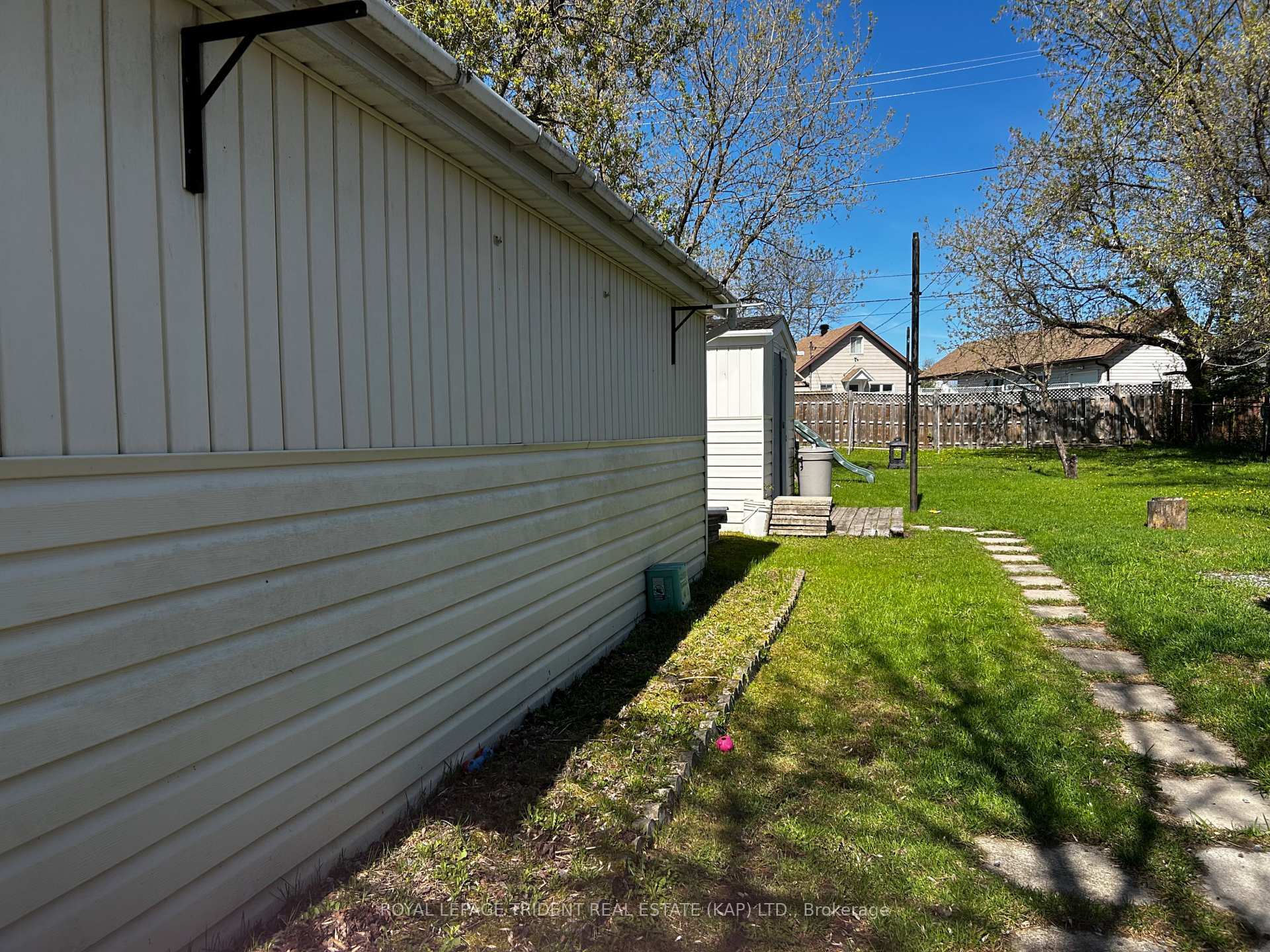 Photo 4 of 37 Mundy Avenue, Kapuskasing — HOMEH
