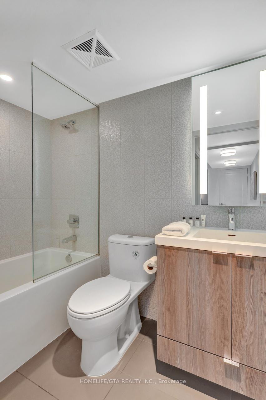 Photo 9 of Unit 1815, 585 Bloor Street E, Toronto, North St. James Town — HOMEH