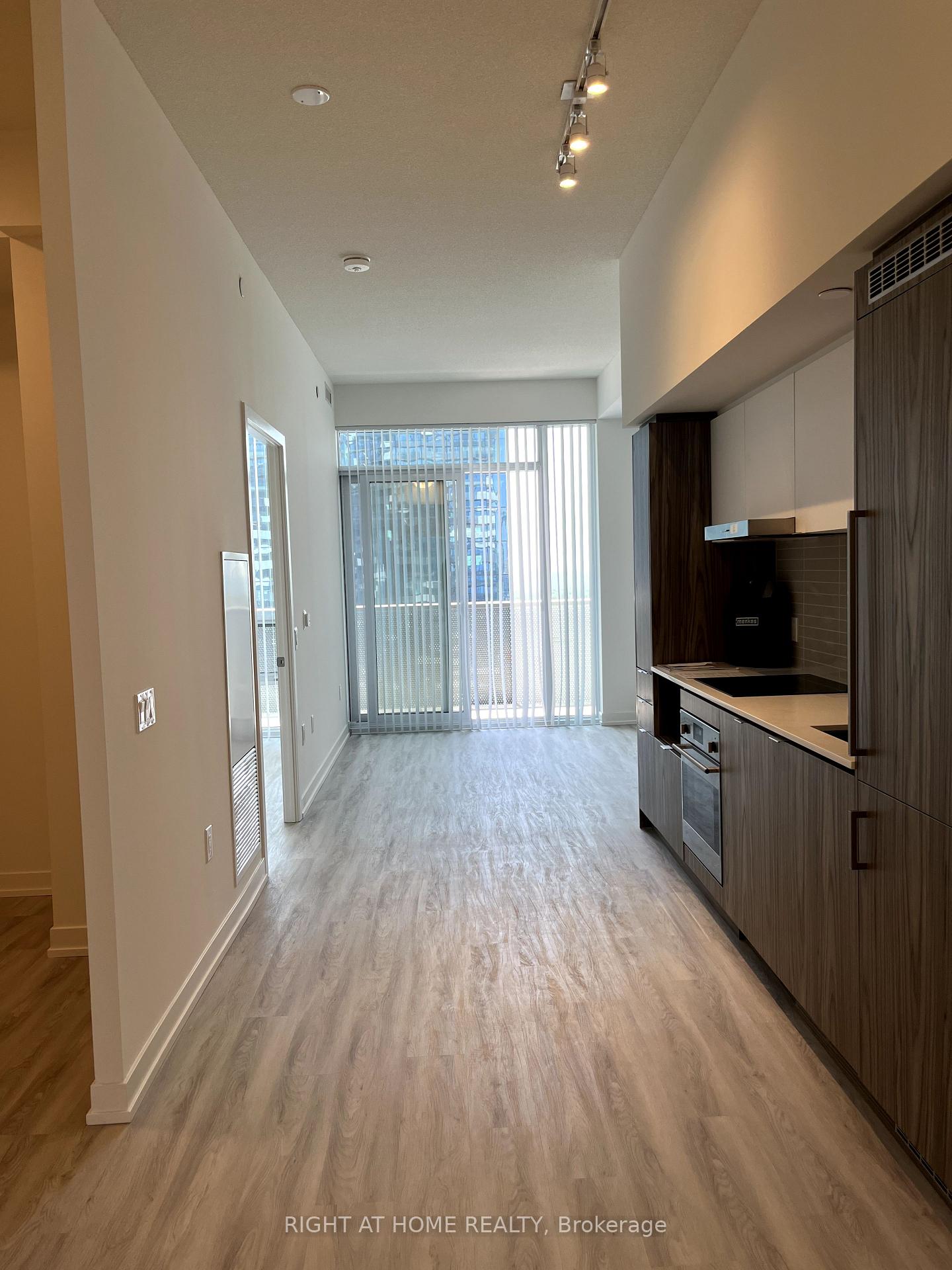 Photo 5 of Unit 3210, 55 Cooper Street, Toronto, Waterfront Communities — HOMEH