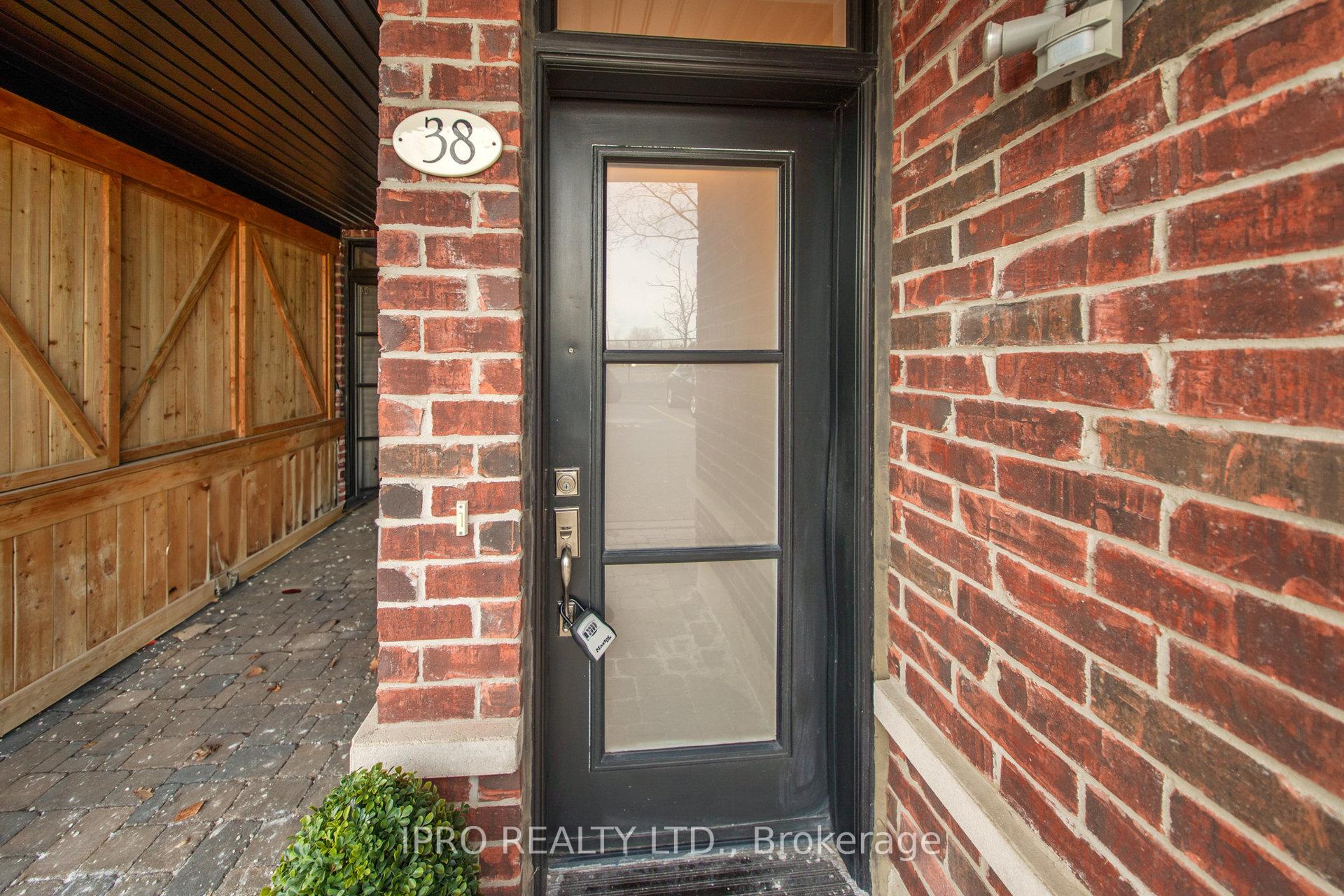 Photo 6 of Unit 38, 8167 Kipling Avenue, Vaughan, West Woodbridge — HOMEH