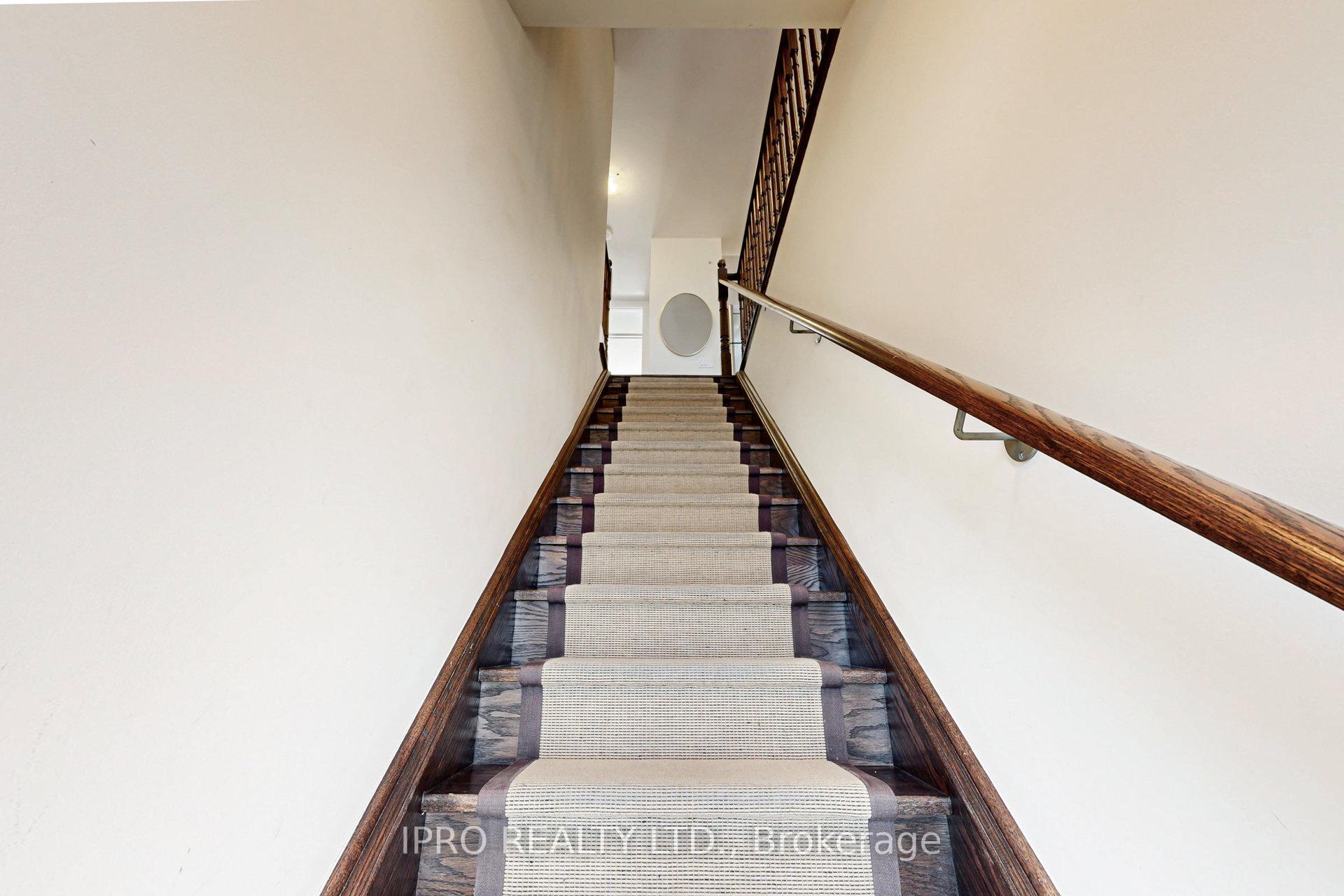 Photo 3 of Unit 38, 8167 Kipling Avenue, Vaughan, West Woodbridge — HOMEH