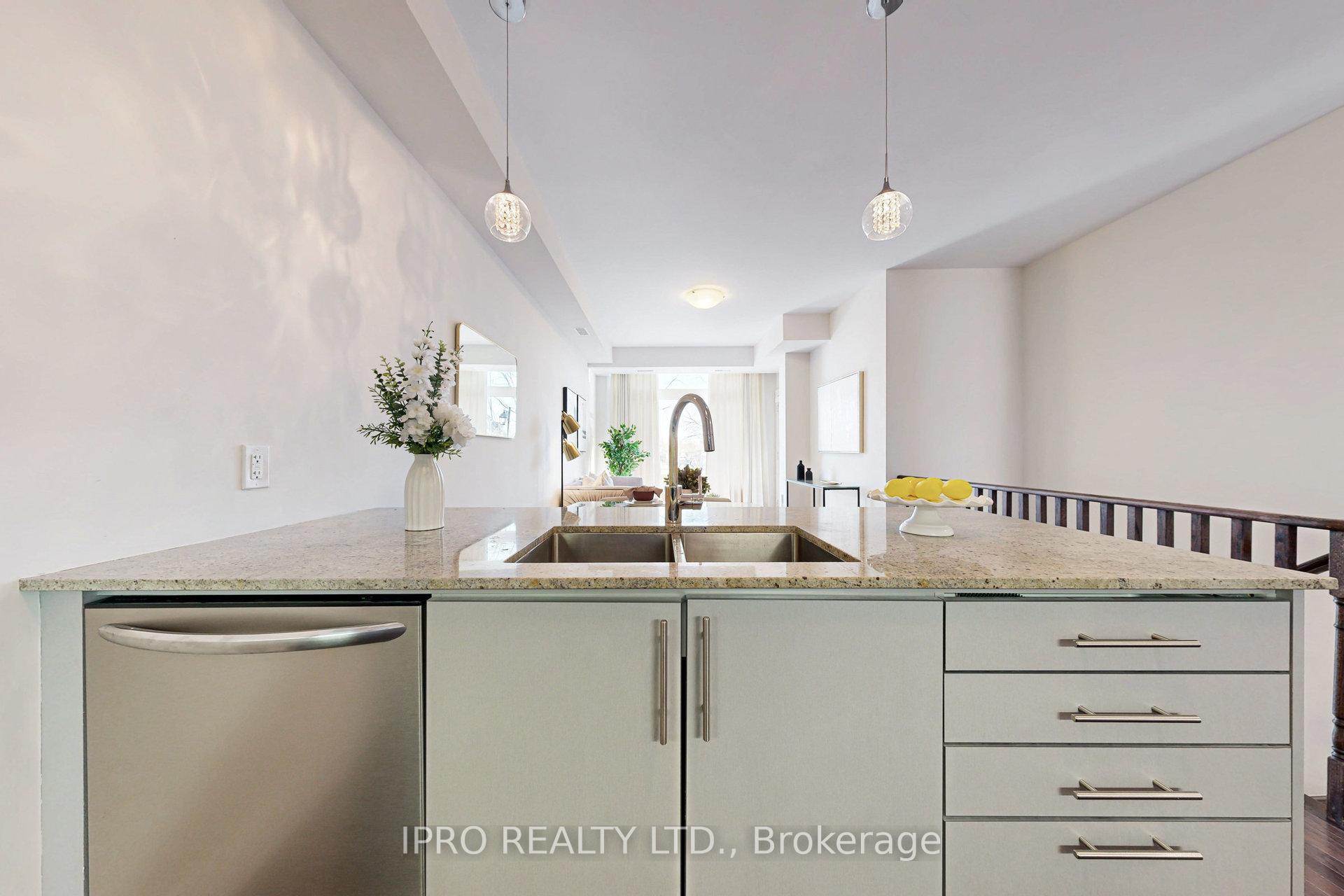 Photo 16 of Unit 38, 8167 Kipling Avenue, Vaughan, West Woodbridge — HOMEH