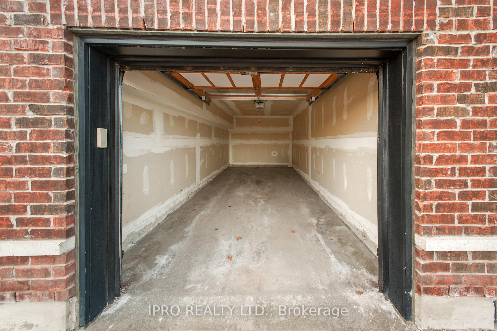 Photo 33 of Unit 38, 8167 Kipling Avenue, Vaughan, West Woodbridge — HOMEH