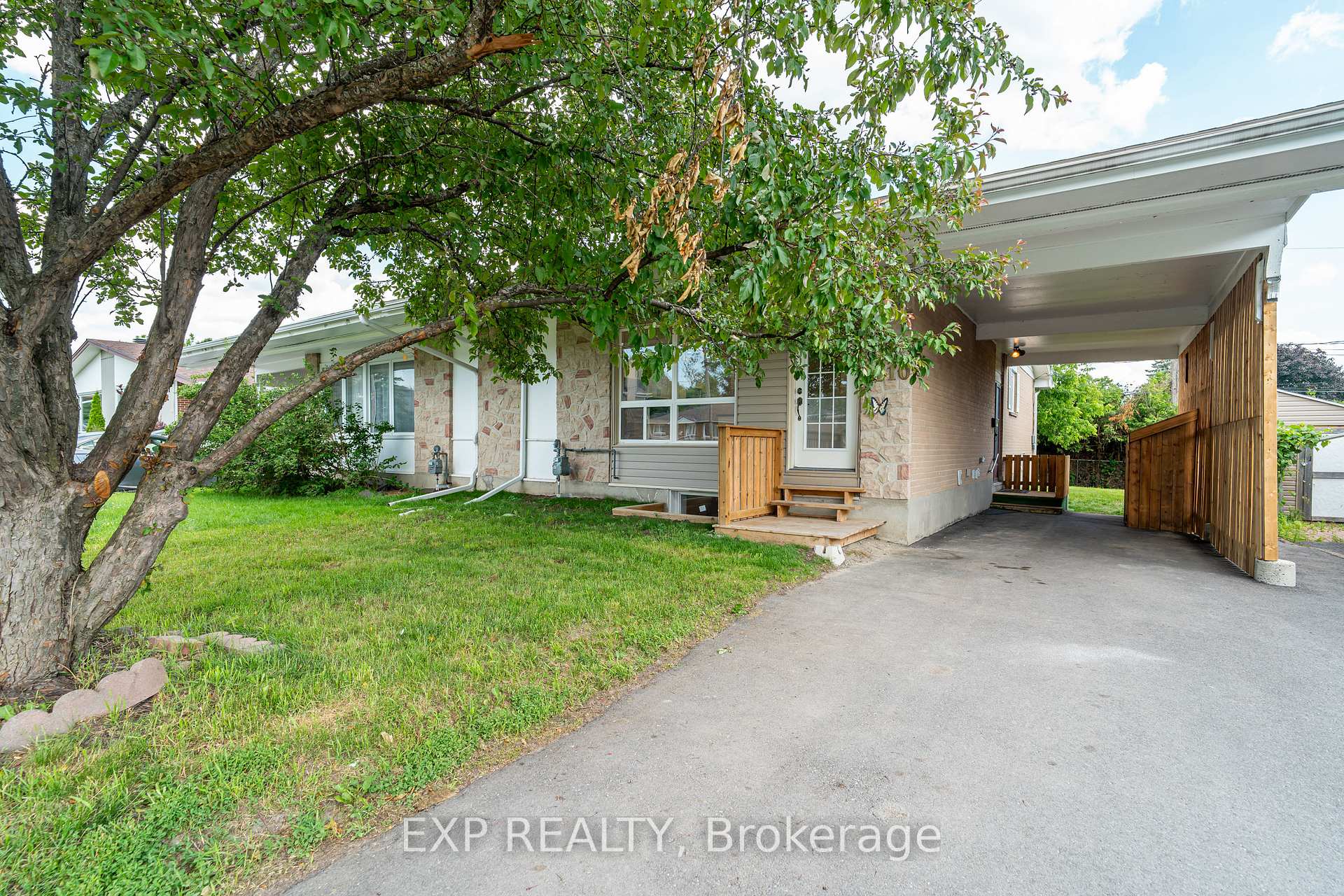 Photo 1 of 110 Fieldrow Street, Ottawa, Meadowlands/Crestview — HOMEH