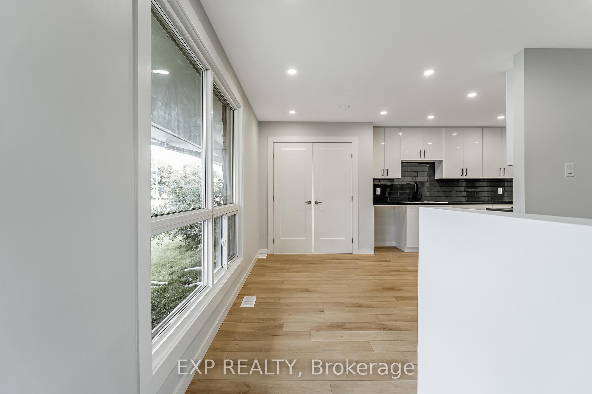 Photo 3 of 110 Fieldrow Street, Ottawa, Meadowlands/Crestview — HOMEH