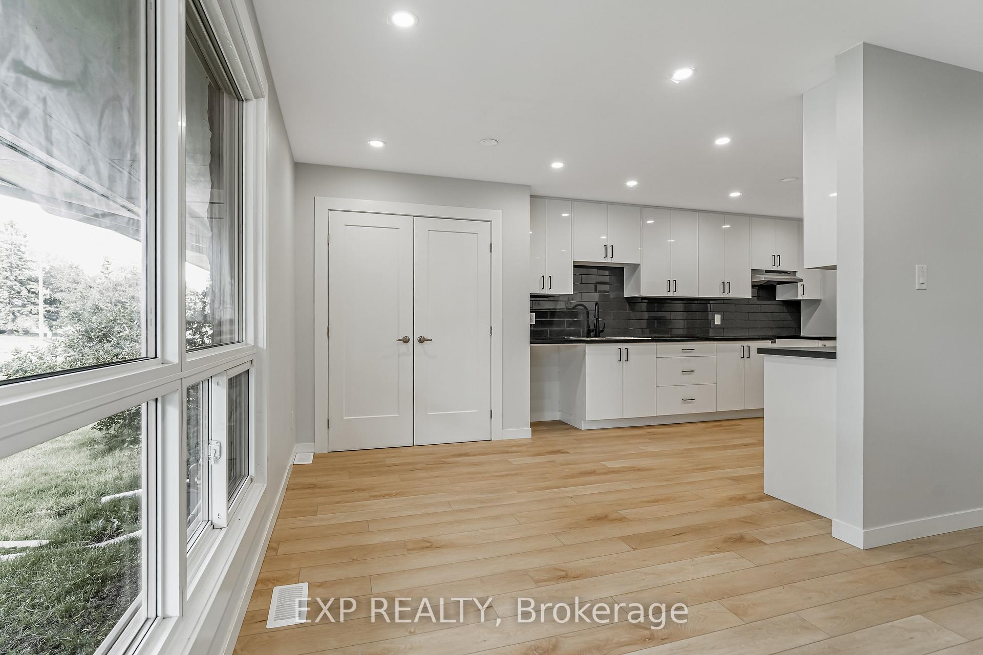 Photo 4 of 110 Fieldrow Street, Ottawa, Meadowlands/Crestview — HOMEH