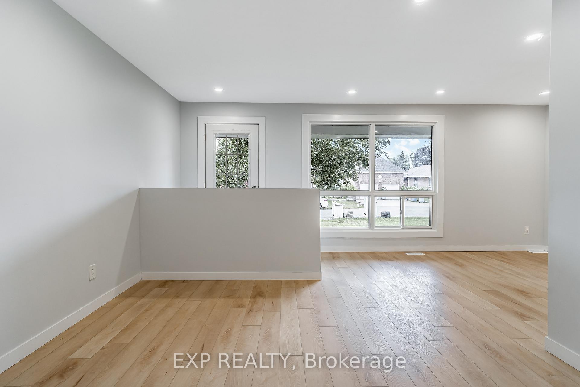 Photo 9 of 110 Fieldrow Street, Ottawa, Meadowlands/Crestview — HOMEH