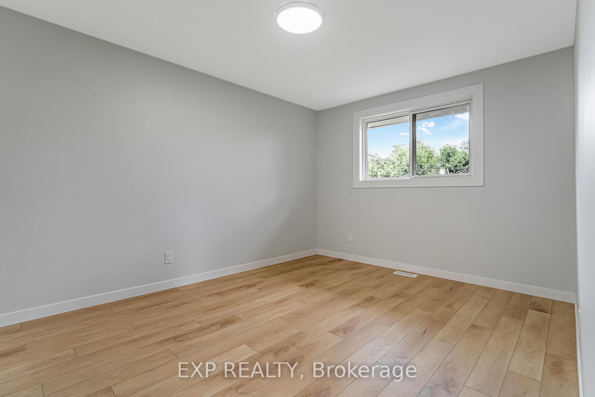 Photo 11 of 110 Fieldrow Street, Ottawa, Meadowlands/Crestview — HOMEH