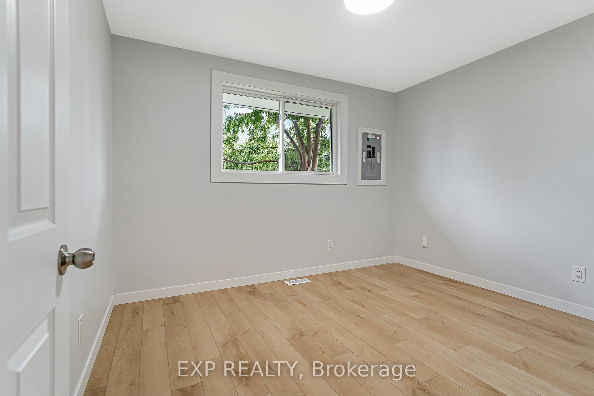 Photo 14 of 110 Fieldrow Street, Ottawa, Meadowlands/Crestview — HOMEH