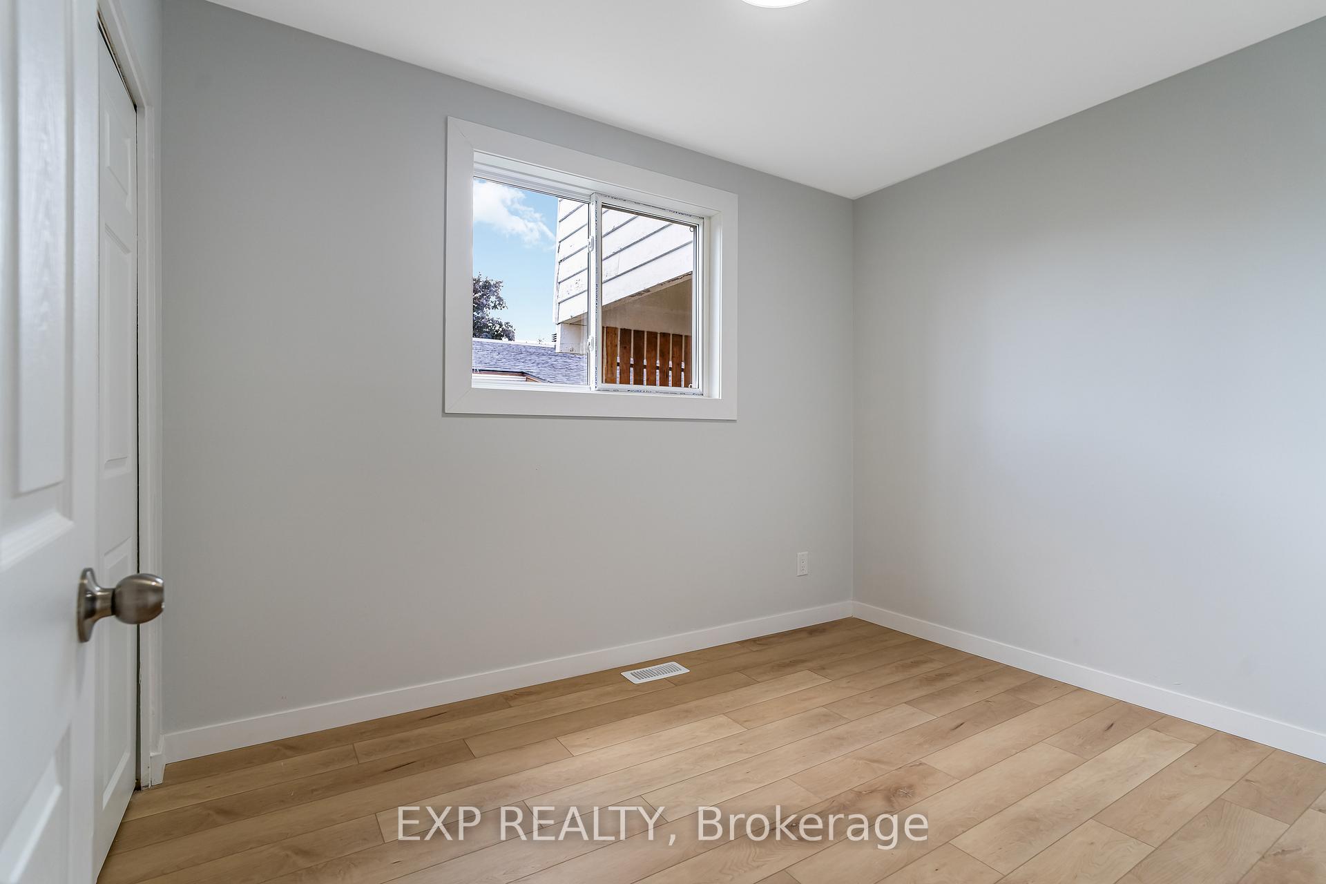 Photo 16 of 110 Fieldrow Street, Ottawa, Meadowlands/Crestview — HOMEH